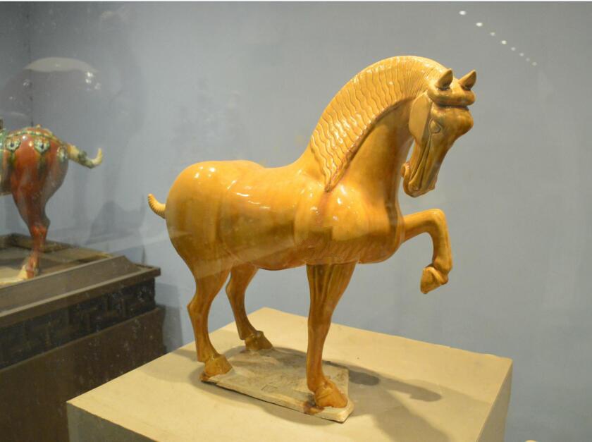 唐三彩黃金抬蹄馬仿古藝術品