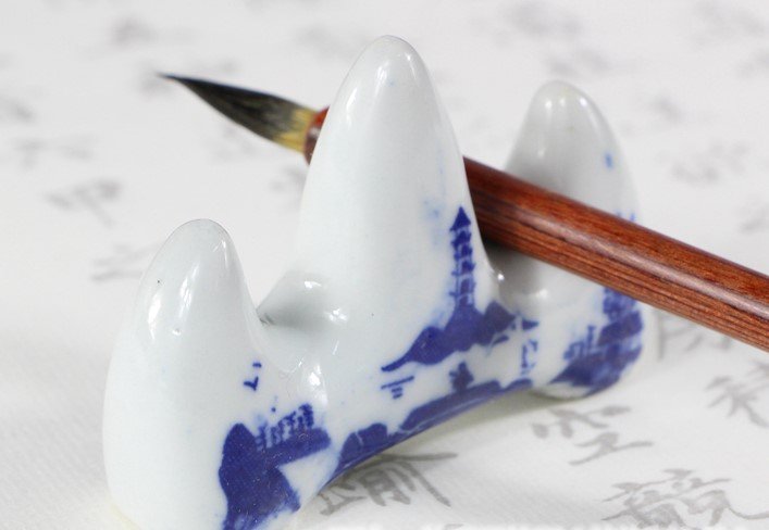 玉質筆架，精美的山形筆擱