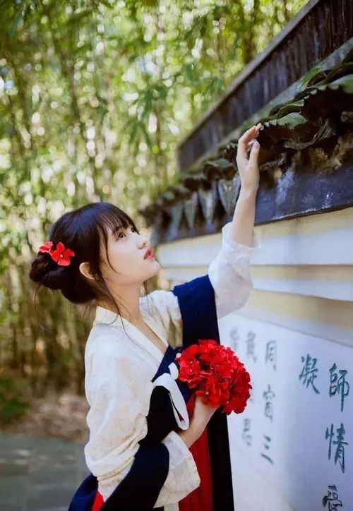 古裝攝影，山際見來煙，竹中窺落日