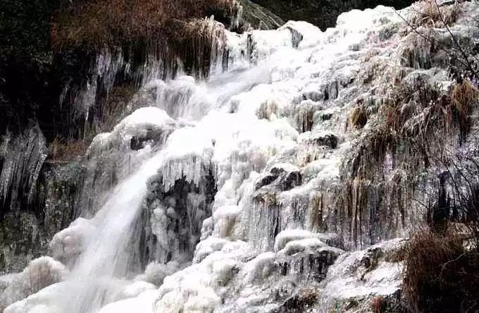 雪后黃山風景宛如人間仙境，舞一曲雪中霓裳羽