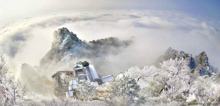 武當(dāng)山千里冰封萬(wàn)里雪飄