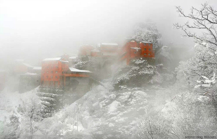 武當(dāng)山千里冰封萬(wàn)里雪飄