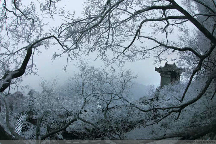 武當(dāng)山千里冰封萬(wàn)里雪飄