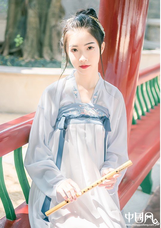 樸素優雅的古裝漢服女子攝影
