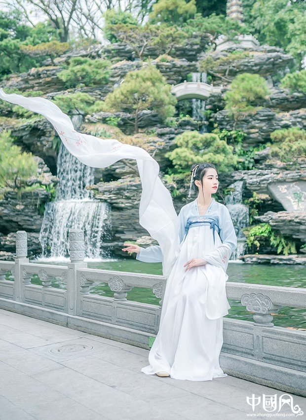樸素優雅的古裝漢服女子攝影