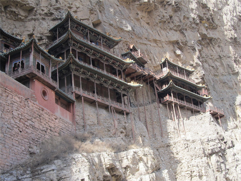 懸空寺半天高，三根馬尾空中吊