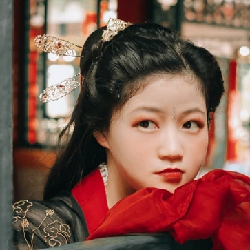 紅妝女生頭像：唯美古風真人頭像