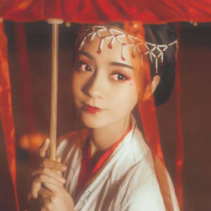 紅妝帶傘女生頭像，唯美古風真人頭像