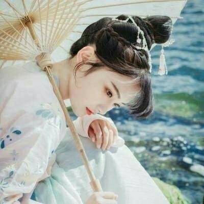 紅妝帶傘女生頭像，唯美古風真人頭像