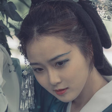 青衣帶斗笠女生頭像，唯美古風真人頭像