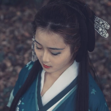 青衣帶斗笠女生頭像，唯美古風真人頭像