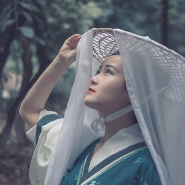青衣帶斗笠女生頭像，唯美古風真人頭像