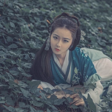 青衣帶斗笠女生頭像，唯美古風真人頭像