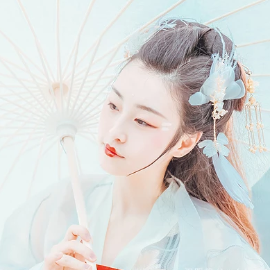 羽仙帶傘女生頭像，唯美古風真人頭像
