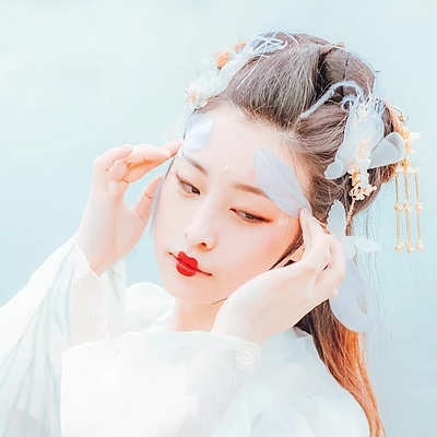 羽仙帶傘女生頭像，唯美古風真人頭像