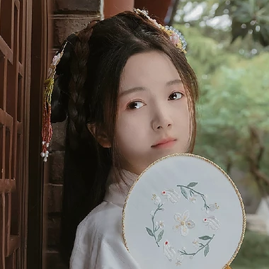 甜美可愛帶傘團扇女生頭像，唯美古風真人頭像