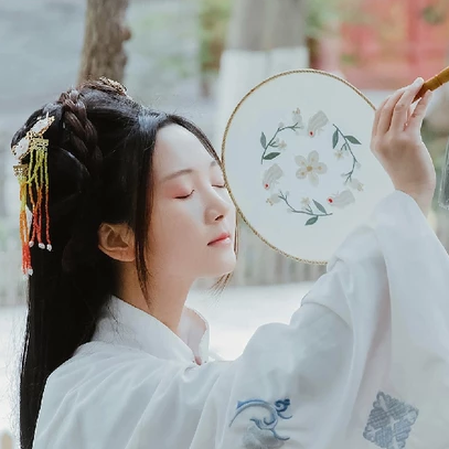 甜美可愛帶傘團扇女生頭像，唯美古風真人頭像