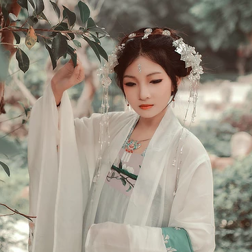 春風撲面女生頭像，唯美古風真人頭像