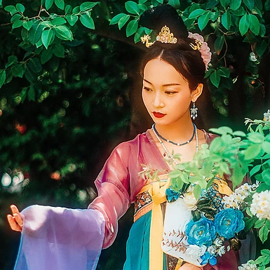 多彩花團扇女生頭像，唯美古風真人頭像