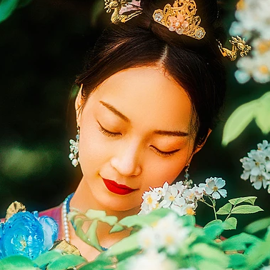 多彩花團扇女生頭像，唯美古風真人頭像