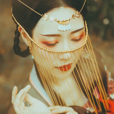 古典少女帶團扇女生頭像，唯美古風真頭像