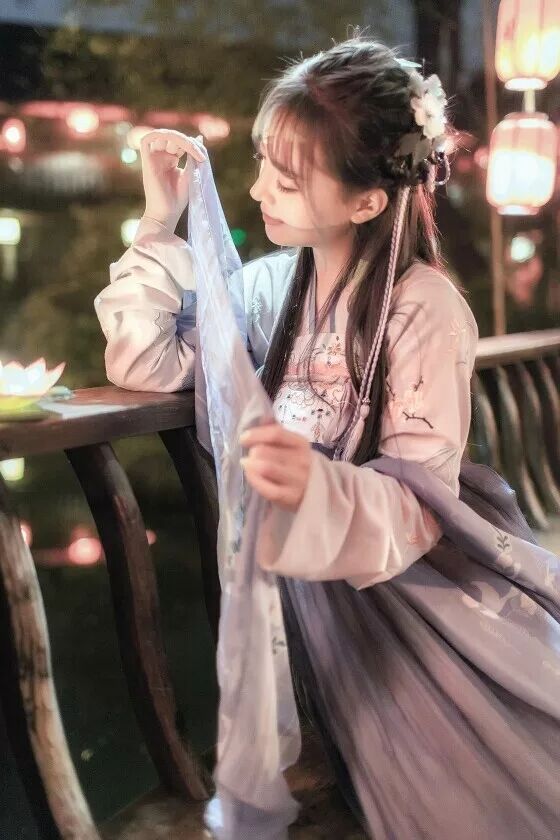 20款傷感古風句子：煙雨遙，人在紅塵飄