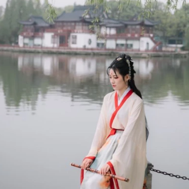 文藝春風女生頭像，唯美古風真人頭像