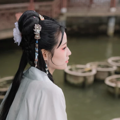 文藝春風女生頭像，唯美古風真人頭像