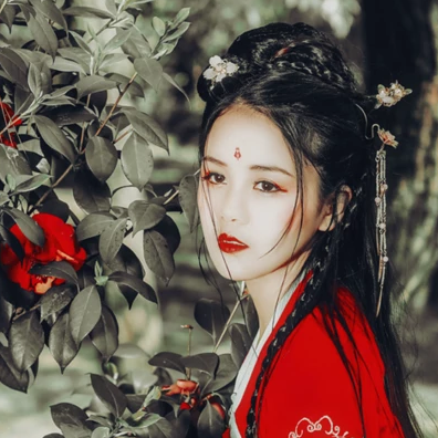 艷麗紅衣女生頭像，唯美古風(fēng)真人頭像