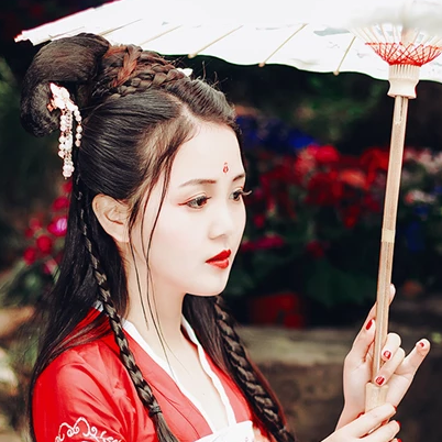 艷麗紅衣女生頭像，唯美古風(fēng)真人頭像