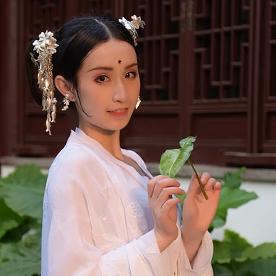 青山煙雨女生頭像，唯美古風真人頭像