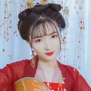 紅紗裙帶團扇女生頭像，唯美古風真人頭像
