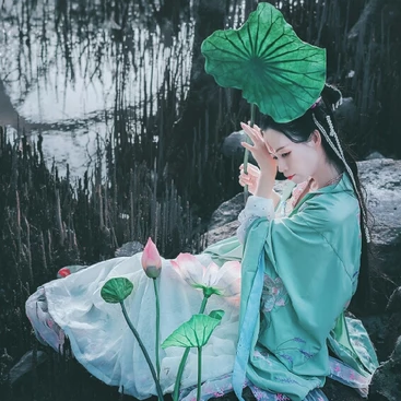 蓮花花開女生頭像，唯美古風真人頭像