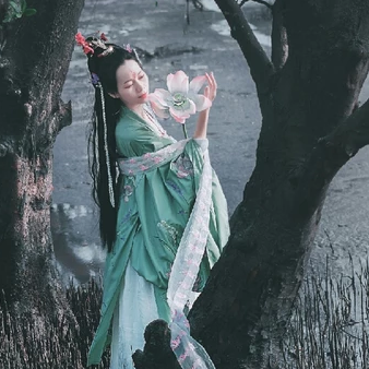 蓮花花開女生頭像，唯美古風真人頭像
