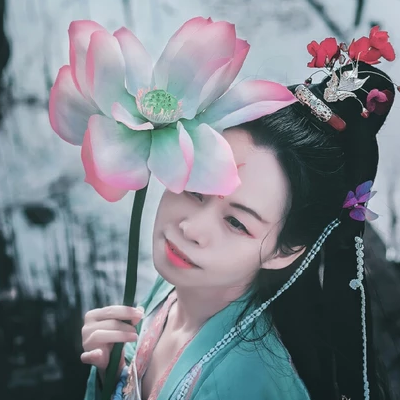 蓮花花開女生頭像，唯美古風(fēng)真人頭像