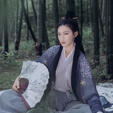 禪意喝酒女生頭像，唯美古風真人頭像
