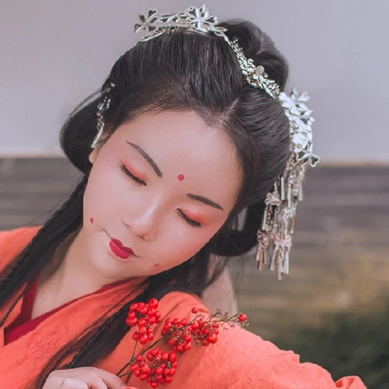 紅豆相思紅衣女生頭像，唯美古風真人頭像