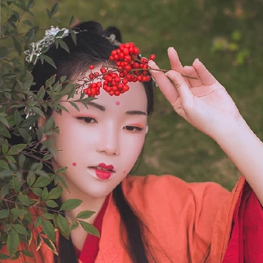 紅豆相思紅衣女生頭像，唯美古風真人頭像