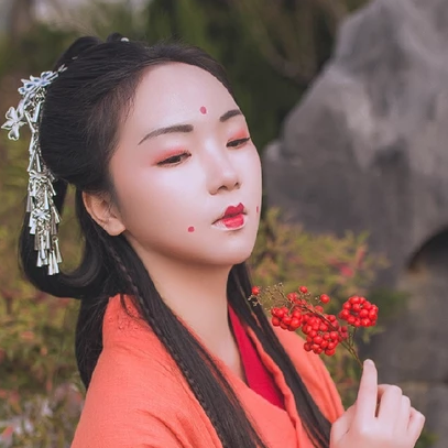 紅豆相思紅衣女生頭像，唯美古風真人頭像