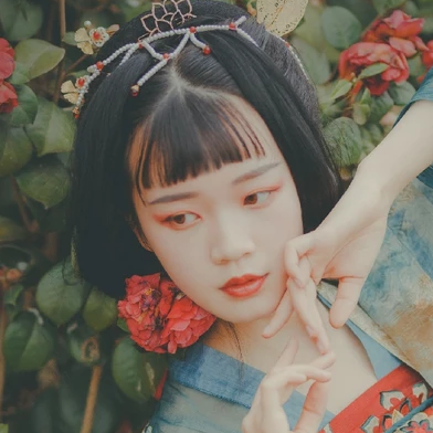 山茶花開女生頭像，唯美古風真人頭像