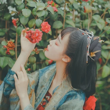 山茶花開女生頭像，唯美古風真人頭像