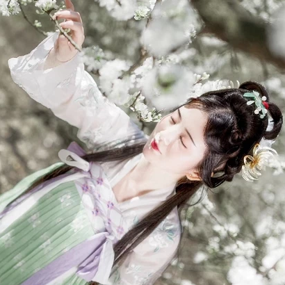 玉山清帶傘女生頭像，唯美古風真人頭像