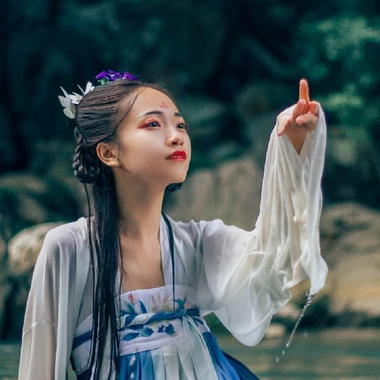 青蓮芙蓉女生頭像，唯美古風真人頭像