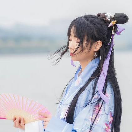 風花雪月帶傘女生頭像，唯美古風真人頭像