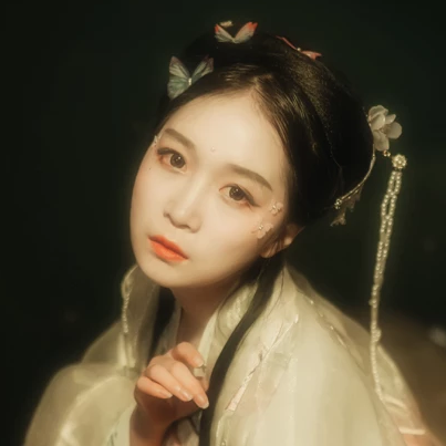 月夜蓮燈女生頭像，唯美古風真人頭像