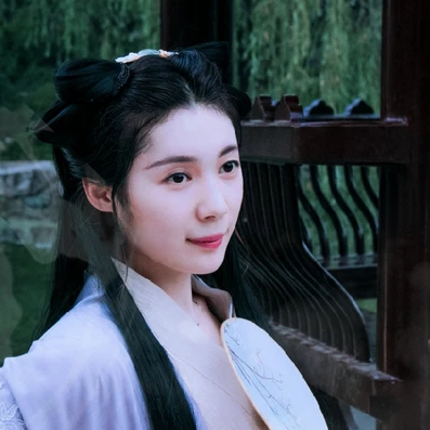 素雅復古帶傘女生頭像，唯美古風真人頭像