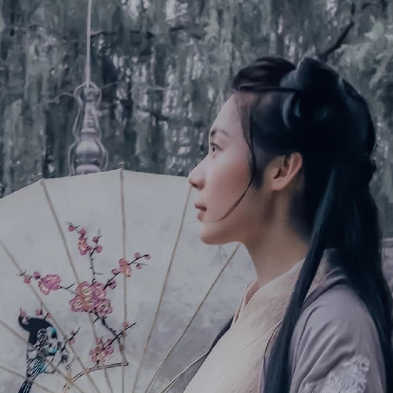 素雅復古帶傘女生頭像，唯美古風真人頭像
