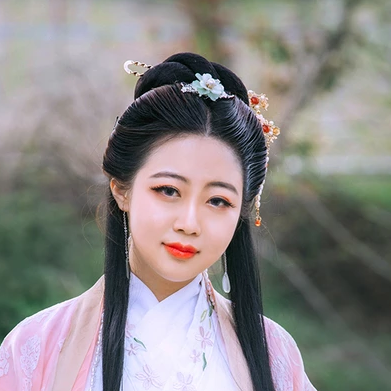 精致優(yōu)雅帶扇女生頭像，唯美古風真人頭像