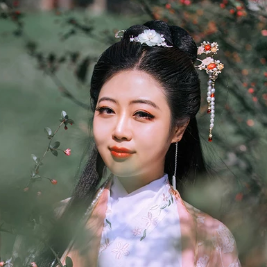 精致優(yōu)雅帶扇女生頭像，唯美古風真人頭像
