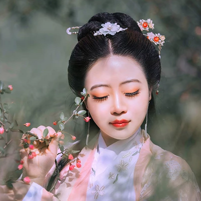 精致優雅帶扇女生頭像，唯美古風真人頭像